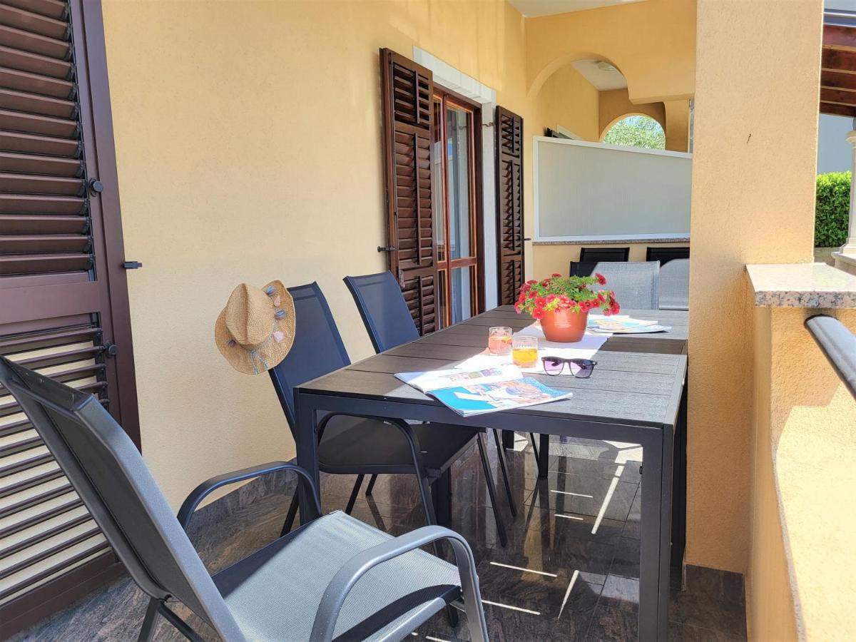 Cozy Apartment Mandula Vrsar Exterior foto