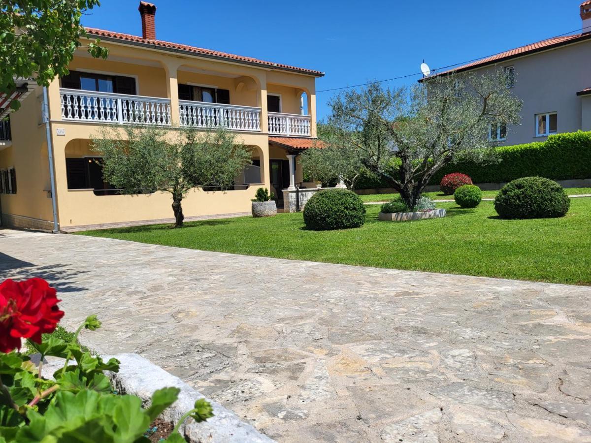 Cozy Apartment Mandula Vrsar Exterior foto