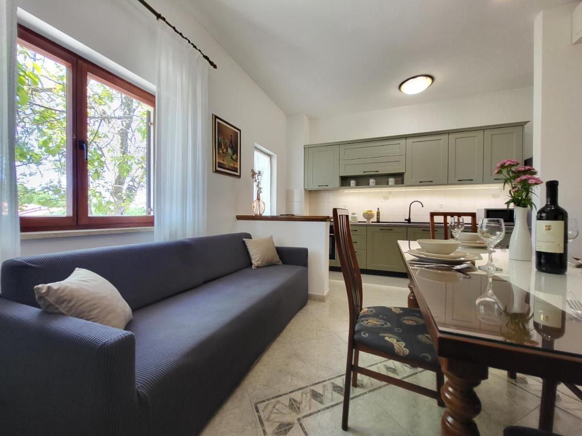 Cozy Apartment Mandula Vrsar Exterior foto
