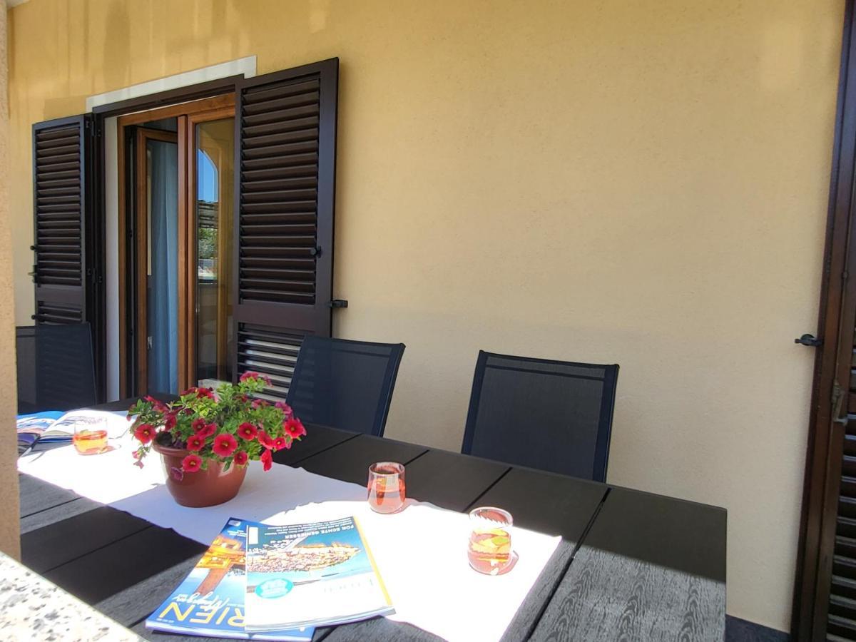 Cozy Apartment Mandula Vrsar Exterior foto